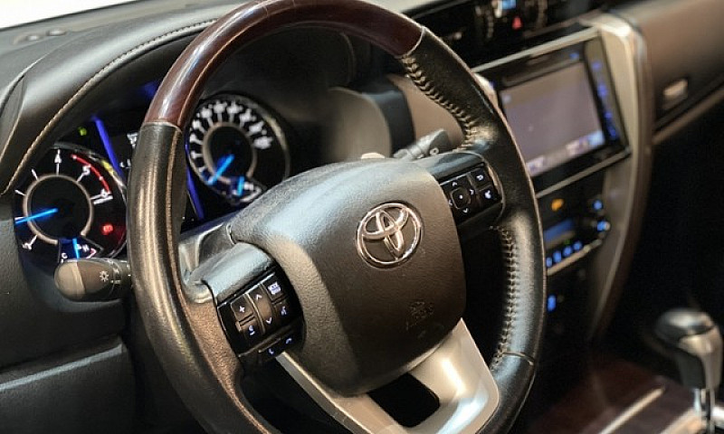 Toyota Hilux Sw4 Srx...