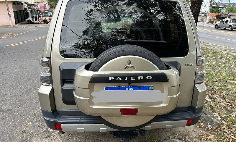 Mitsubishi Pajero Fu...