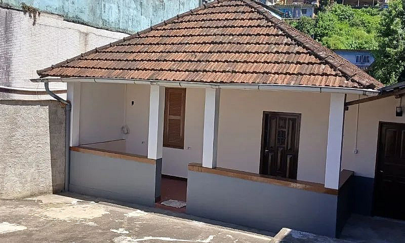 Aluga-Se Ótima Casa ...