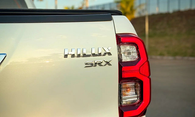 Toyota Hilux Srx 2.8...