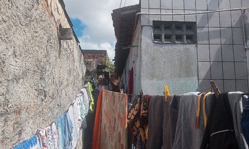 Vende-Se Uma Vila Co...