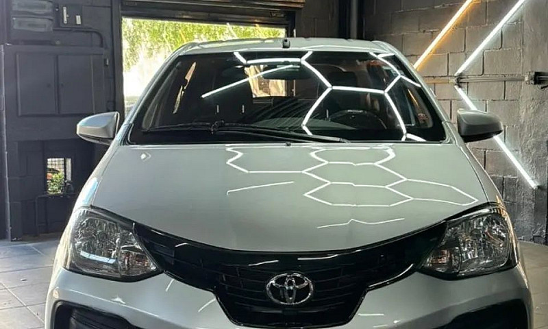 Toyota Etios X 1.3 F...