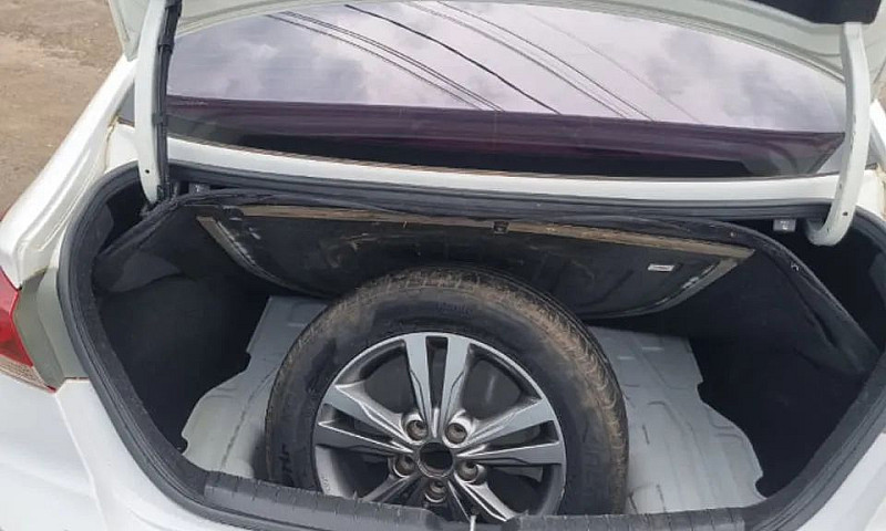 Hyundai Elantra Spec...