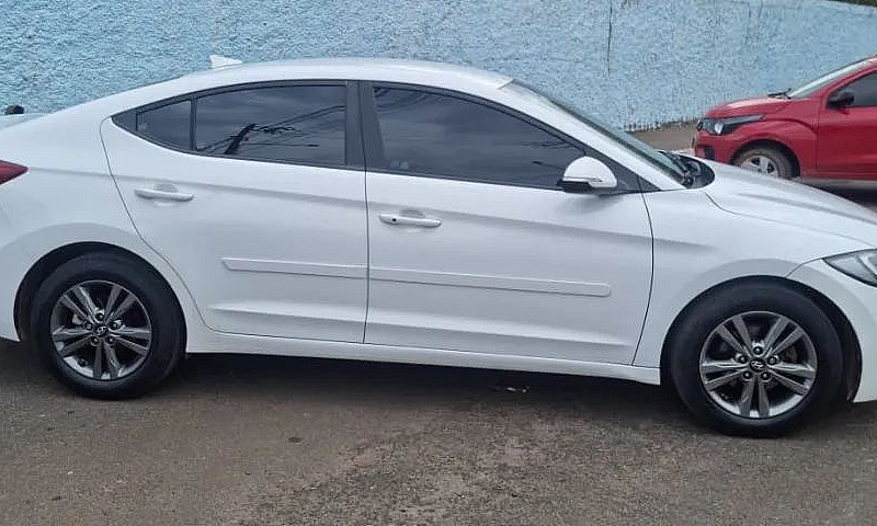 Hyundai Elantra Spec...