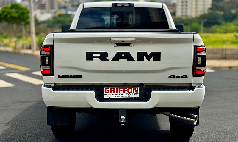 Ram 2500 Night Editi...