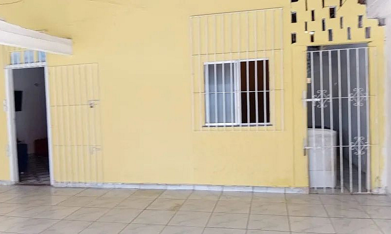 Casa De Três Quartos...