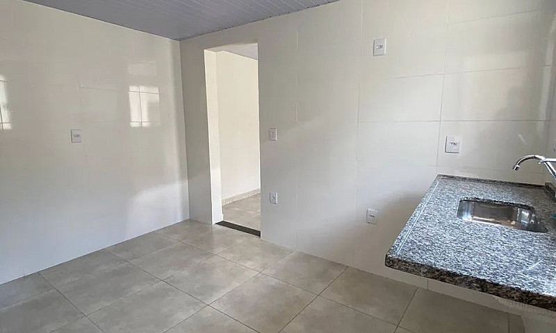 Linda Casa De Fundos...