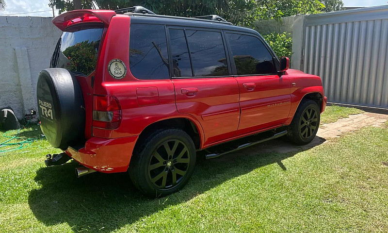 Mitsubishi Pajero Tr...