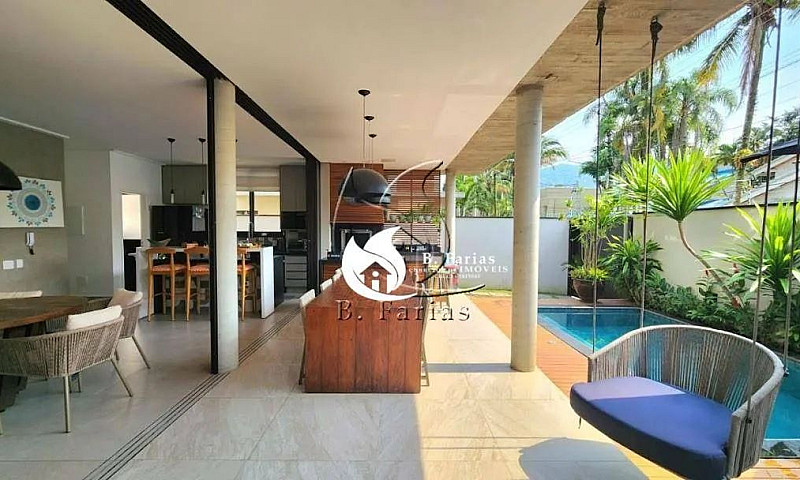 Casa Com 4 Dormitóri...