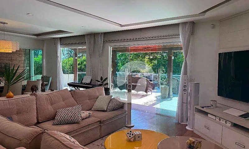Casa Com 4 Suítes À ...