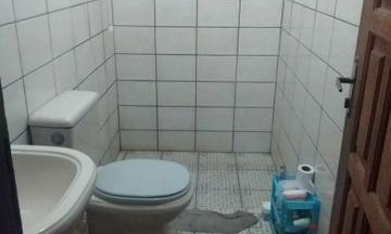 Vendo Uma Casa De Do...