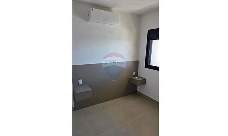 Studio Moderno Com M...