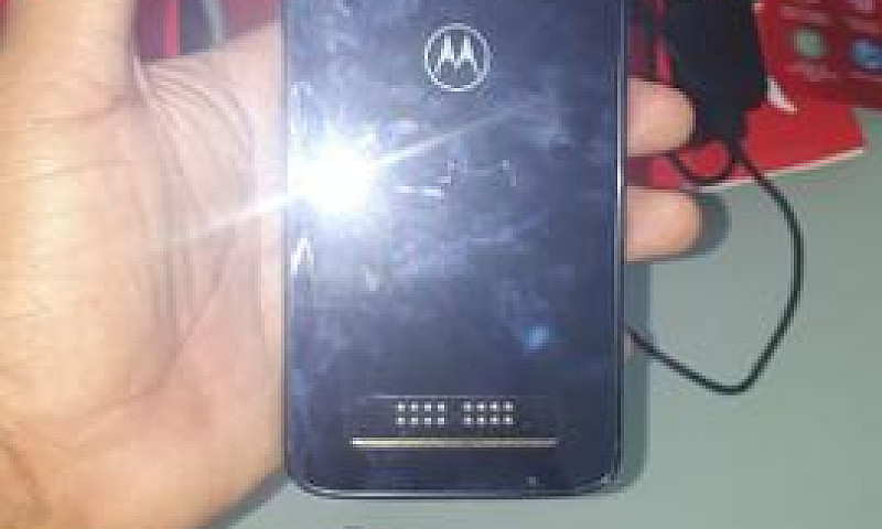 Moto Z3 Play...