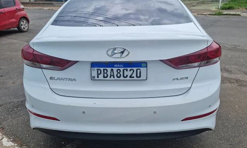 Hyundai Elantra Spec...