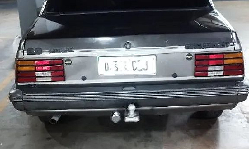 Chevrolet Monza Clas...
