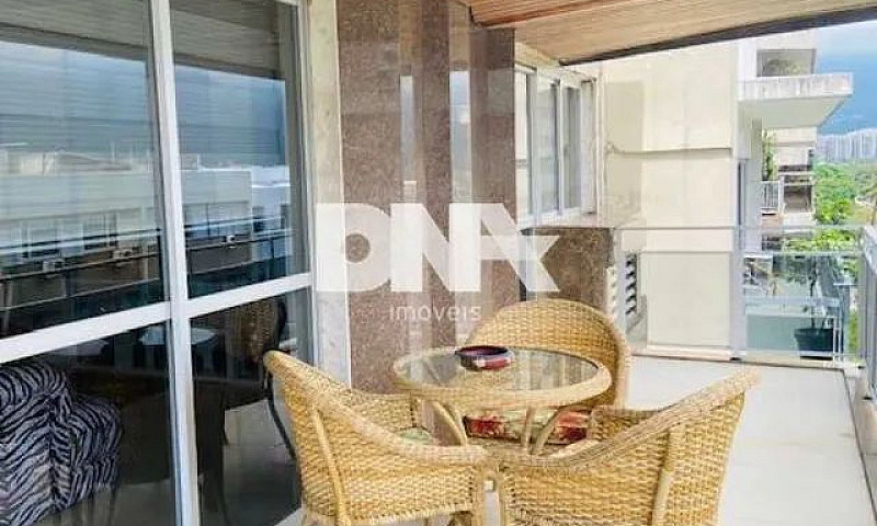 Apartamento-À Venda-...