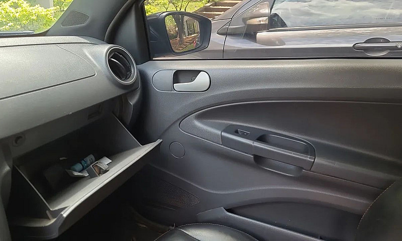 Volkswagen Saveiro 1...