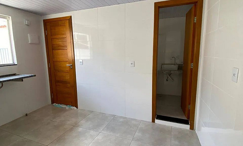 Linda Casa De Fundos...