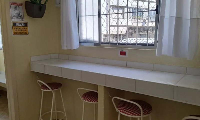 Quarto Moça Barra Fu...