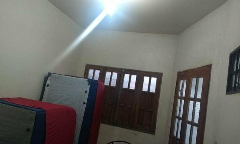 Vendo Uma Casa De Do...