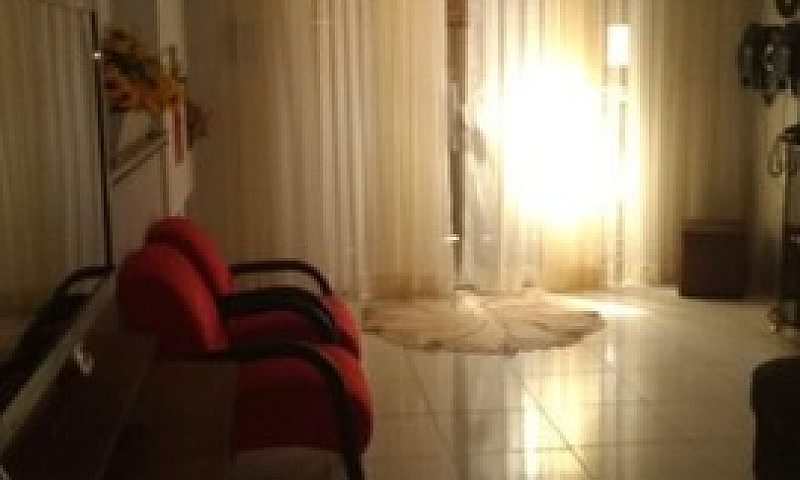 Casa Com 2 Dormitóri...