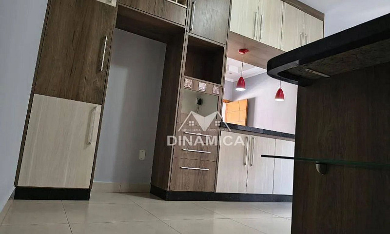 Casa Com 2 Dormitóri...