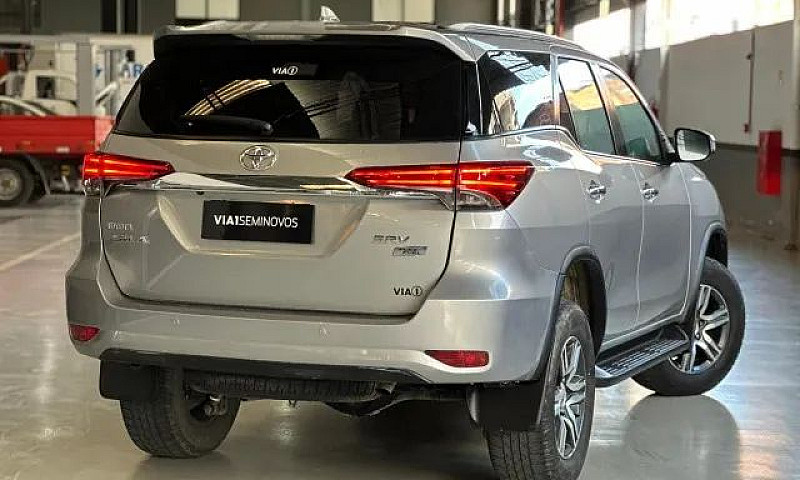 Toyota Hilux Sw4 Srv...