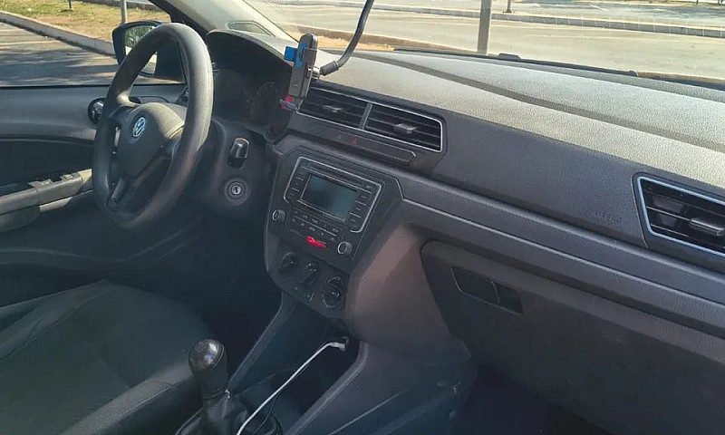 Volkswagen Voyage 1....