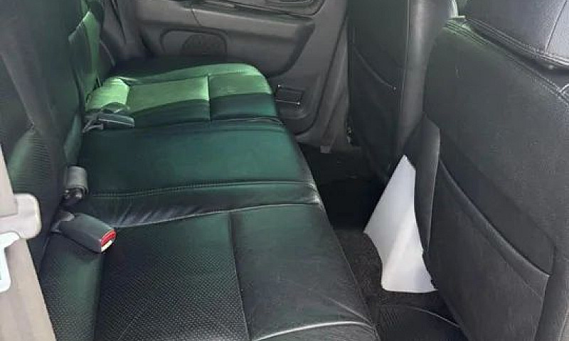 Mitsubishi Pajero - ...
