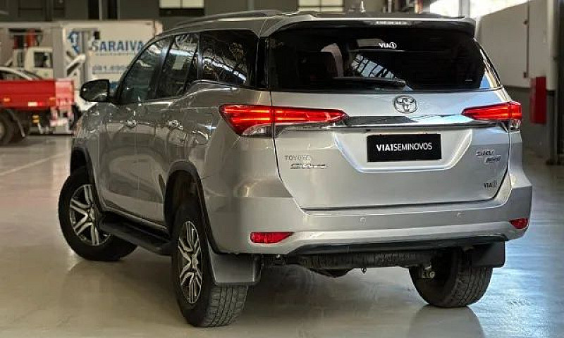 Toyota Hilux Sw4 Srv...