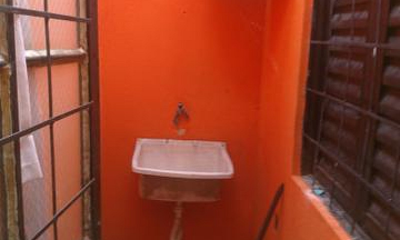Alugo Casa Com 4 Apa...