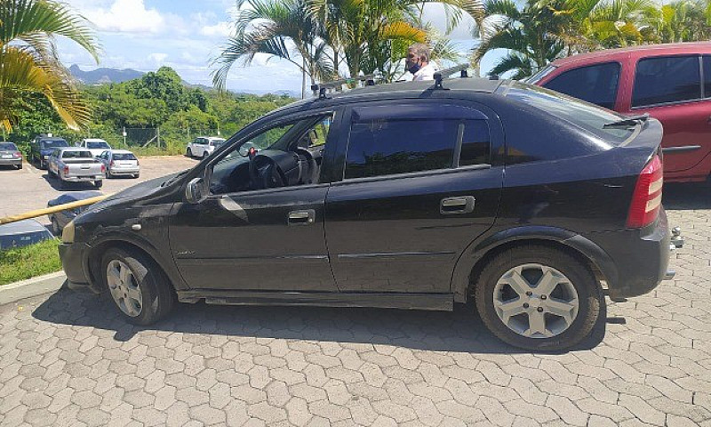 Vende-Se Astra Confo...