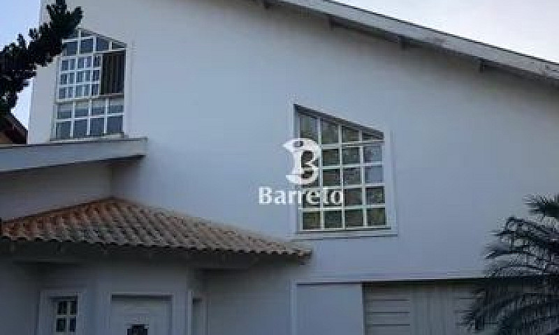 Casa Em Área Nobre D...