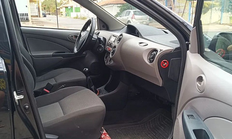 Toyota Etios Xs Seda...