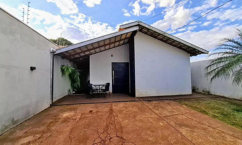 Casa Em Terreno De 3...