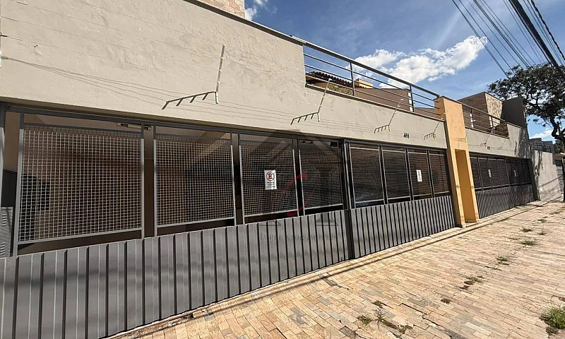 Casa Com 3 Quartos À...