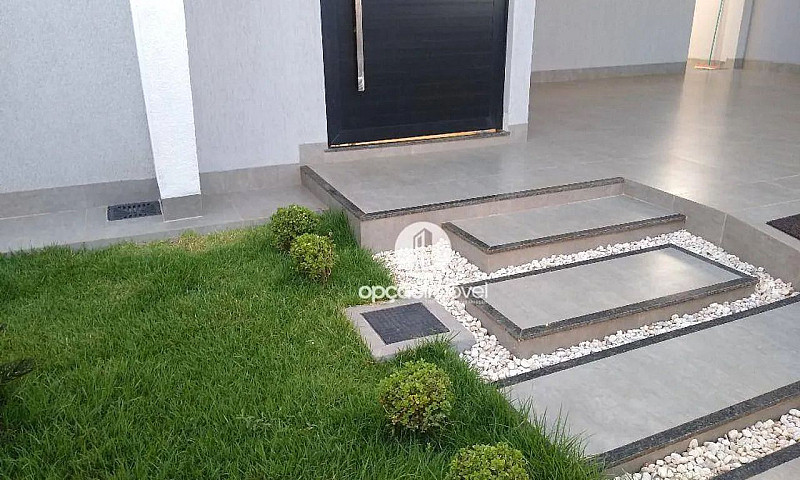 Casa Com 3 Dormitóri...