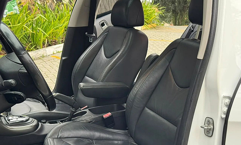 Peugeot 408 Sedan Gr...