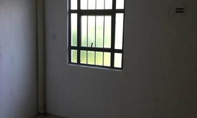 Aluga-Se Casa Em Sal...