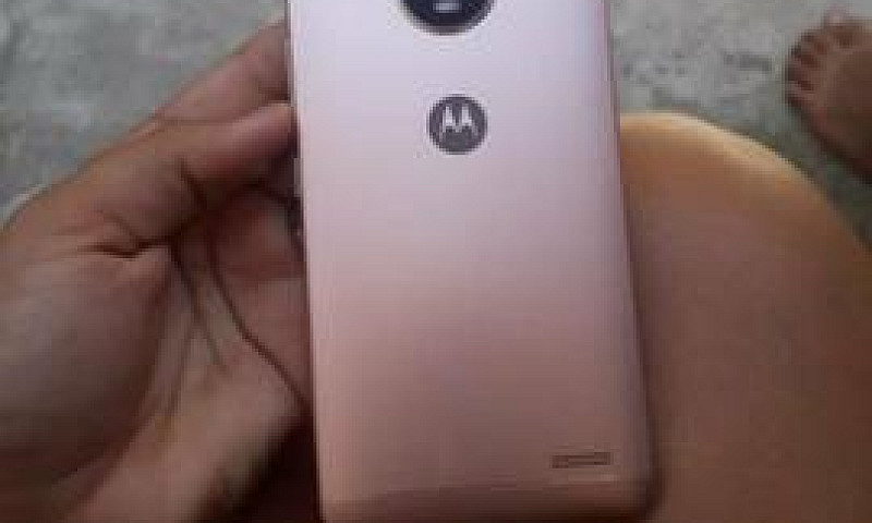 Moto E4...