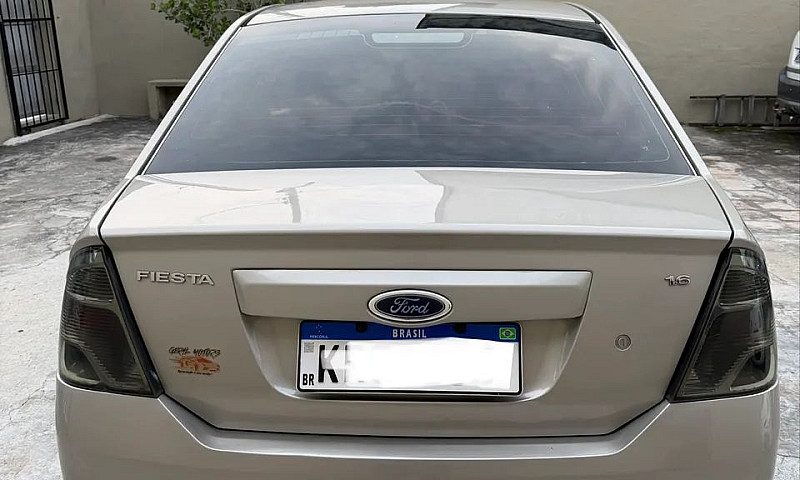 Ford Fiesta Sed. 1.6...