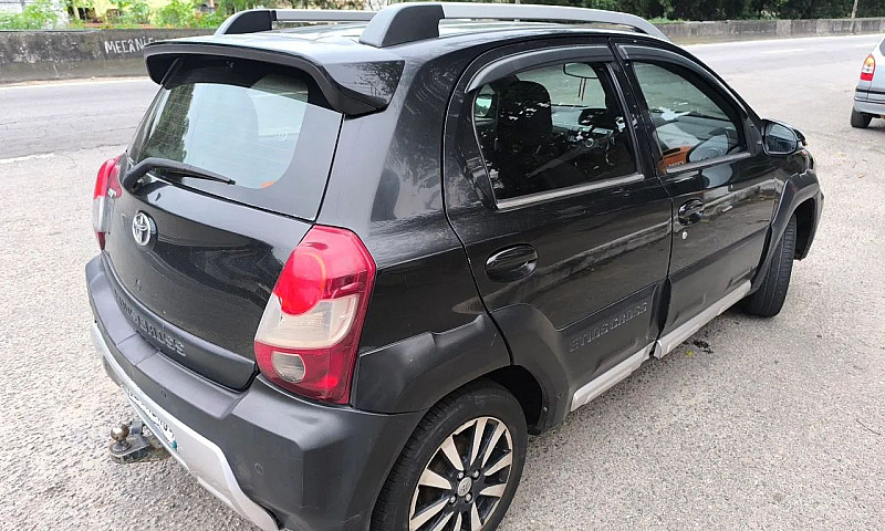 Toyota Etios Cross 1...