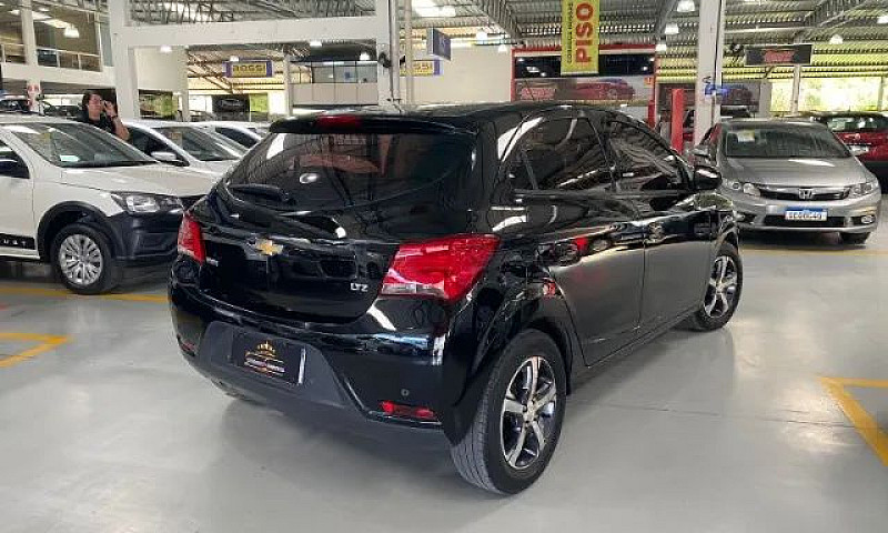 Chevrolet Onix Hatch...