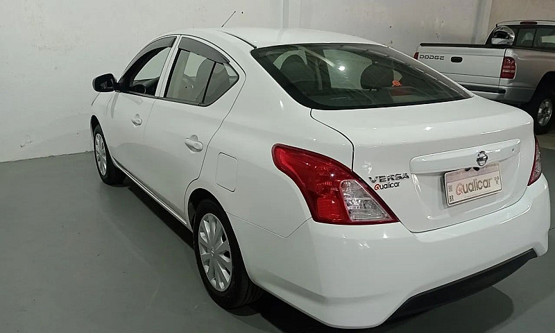 Nissan Versa S 1.0 1...