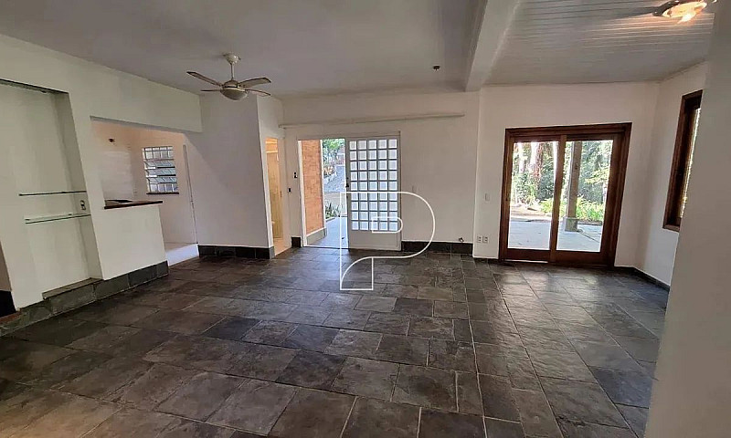 Casa Com 3 Dormitóri...