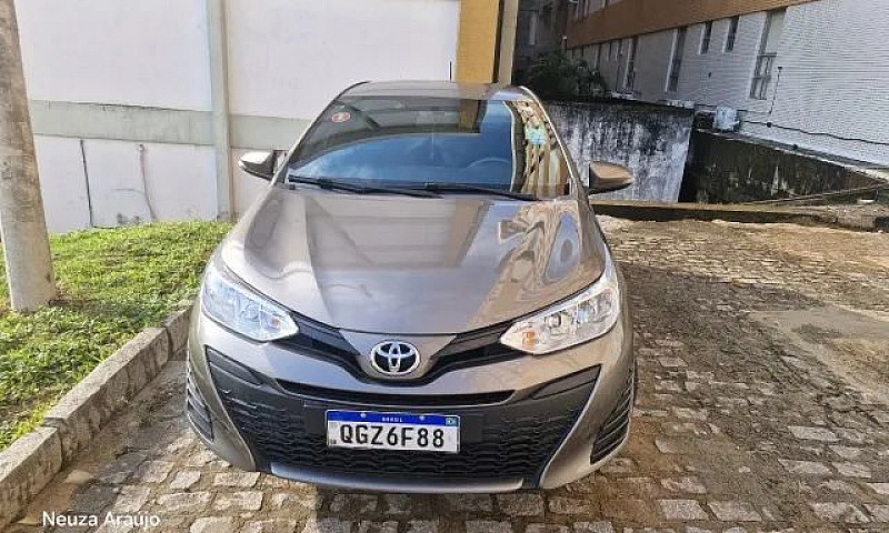 Toyota Yaris Live 1....