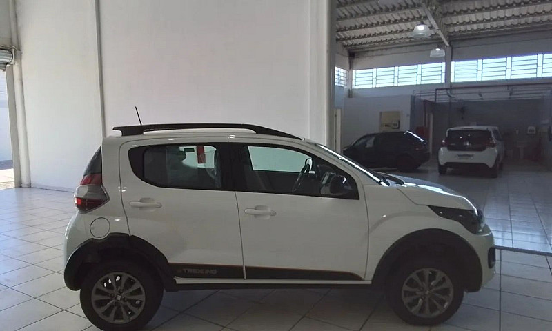 Fiat Mobi Trekking 1...
