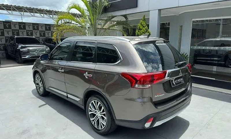 Mitsubishi Outlander...