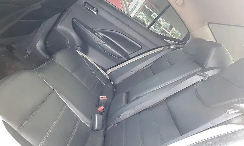 Nissan Versa Exclusi...
