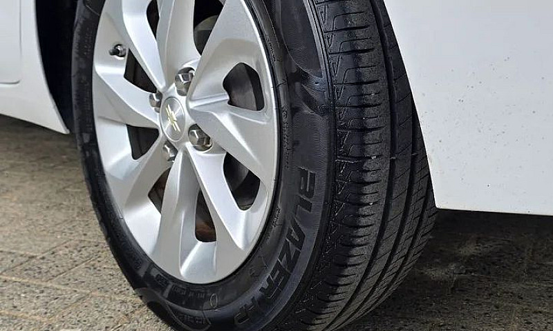 Chevrolet Onix Plus ...